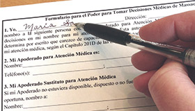 spanish-health-care-proxy Completing a document.