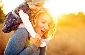 mom-child-sunset mom-child-sunset